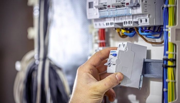 Petaka Mati Lampu: Niat Cas HP di Masjid, Dua Remaja Pandai Sikek Tewas Keracunan Asap Genset
