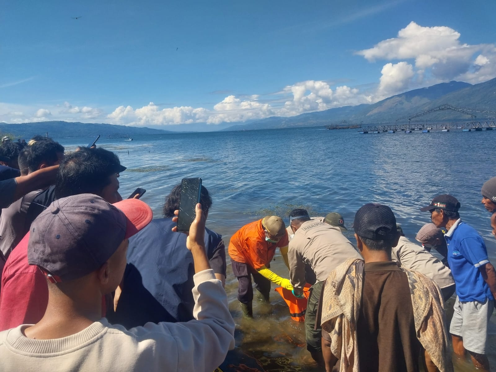 Olah TKP Penemuan Jenazah di Danau Singkarak, Polisi Ungkap Identitas Korban