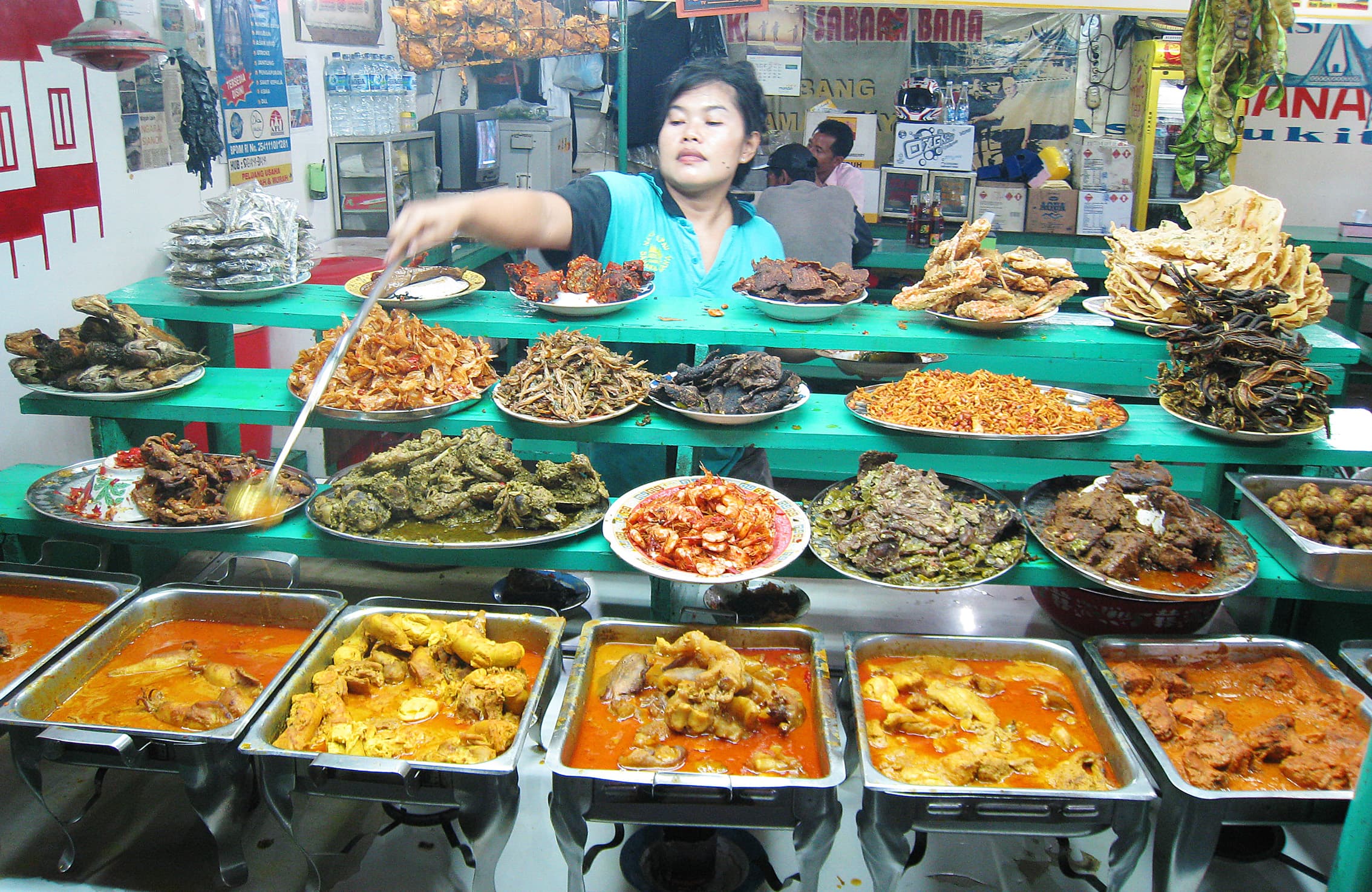 Bukan Sekadar Etalase Kaca, Ini Bedanya Nasi Kapau Bukittinggi dan Nasi Padang