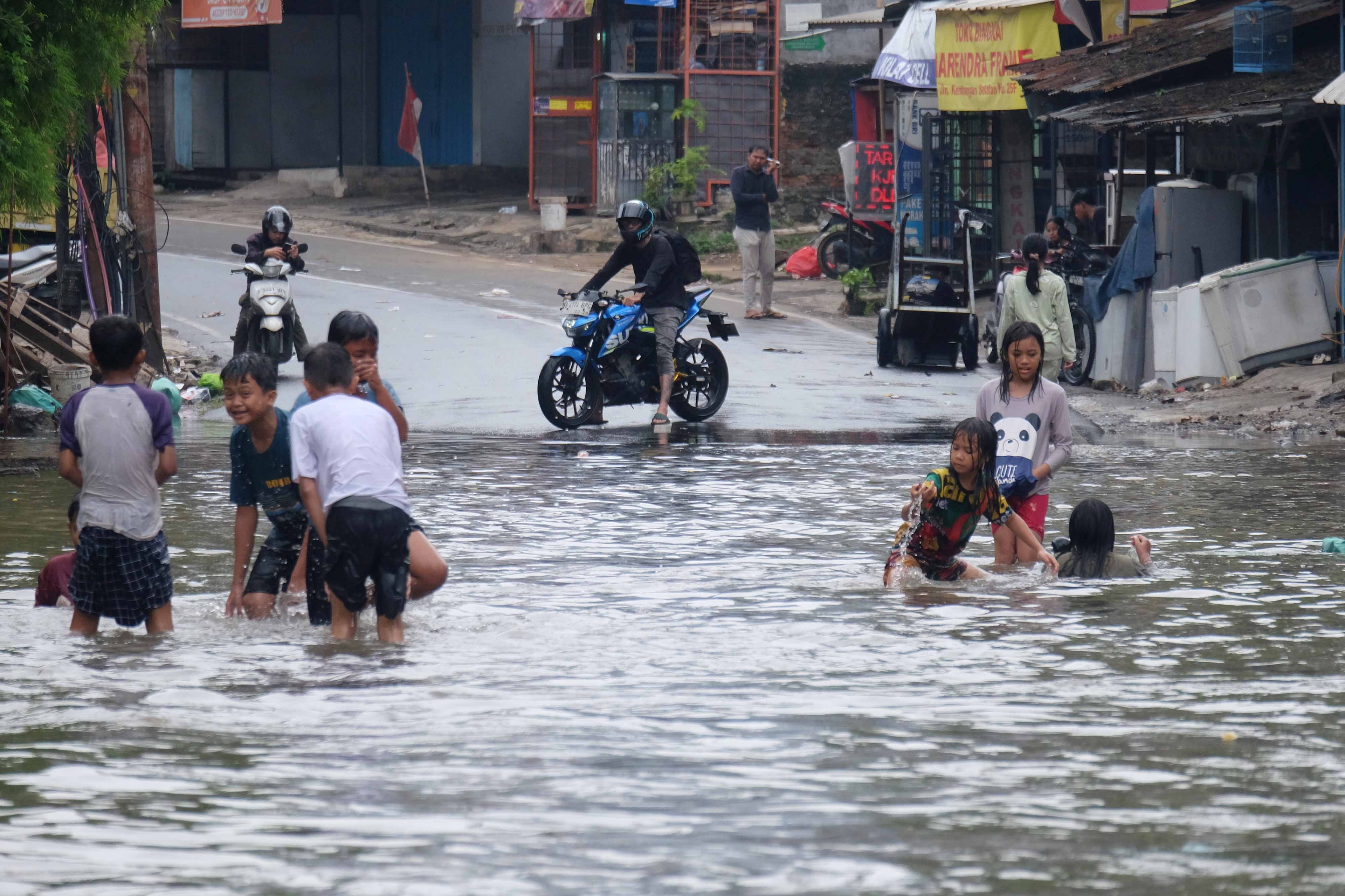 BMKG Rilis Peringatan Dini Banjir Rob di Sumbar: Lima Daerah Pesisir Masuk Zona Siaga!