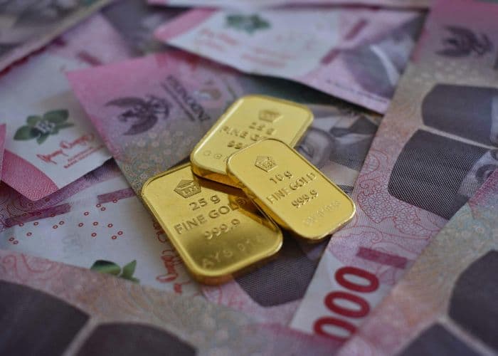 Harga Emas Ambruk, Antam Turun Rp 50.000 per Gram