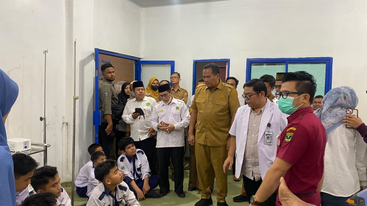 Breaking News! Puluhan Siswa MTsN 1 Kota Pariaman Diduga Keracunan MBG, Dinkes Masi Mendata Jumlah Korban di Semua Rumah Sakit